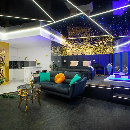 Apartament Sky Tower Z Wanna Przy Oknie