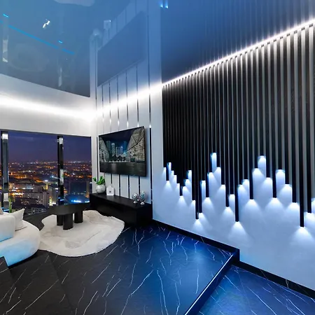 Sky Tower Z Wanna Przy Oknie Wrocław