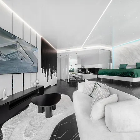 Apartament Sky Tower Z Wanna Przy Oknie