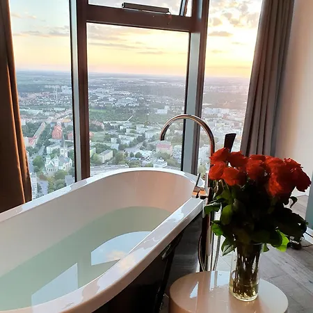 Sky Tower Z Jakuzzi Przy Oknie * 弗罗茨瓦夫