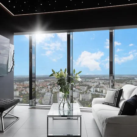 Sky Tower Z Jakuzzi Przy Oknie By Bqqk *