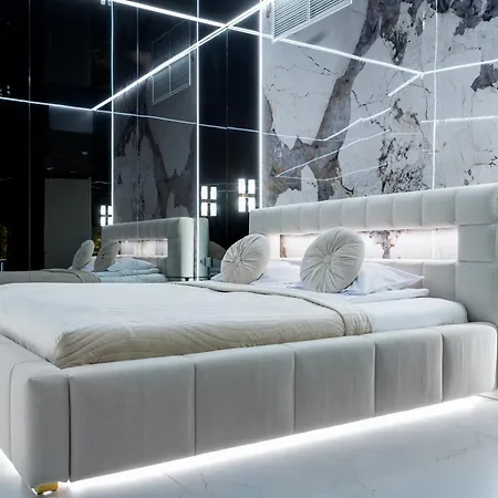Apartmán Sky Tower Z Jakuzzi Przy Oknie By Bqqk Vratislav