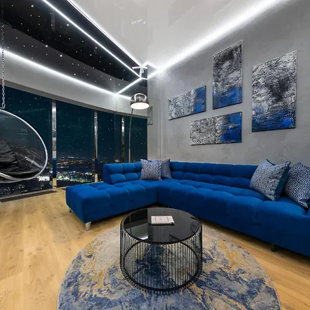 Sky Tower Z Jakuzzi Przy Oknie By Bqqk *