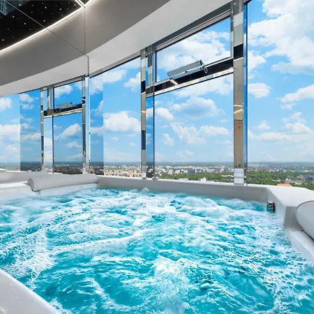 Sky Tower Z Jakuzzi Przy Oknie By Bqqk Вроцлав