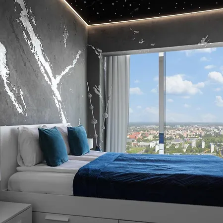 Sky Tower Z Jakuzzi Przy Oknie By Bqqk * ヴロツワフ