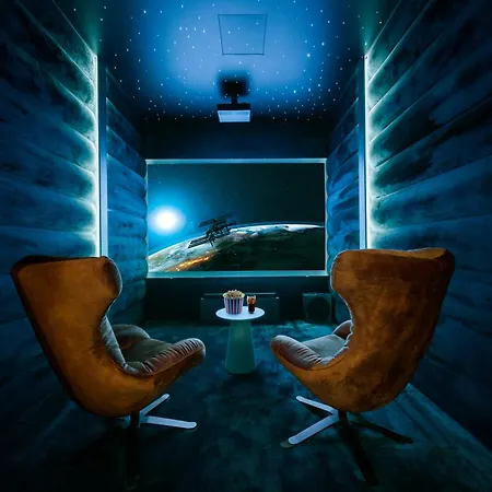 Sky Tower Z Jakuzzi Przy Oknie By Bqqk *