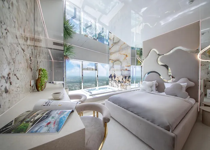 Sky Tower Z Jakuzzi Przy Oknie By Bqqk Appartamento