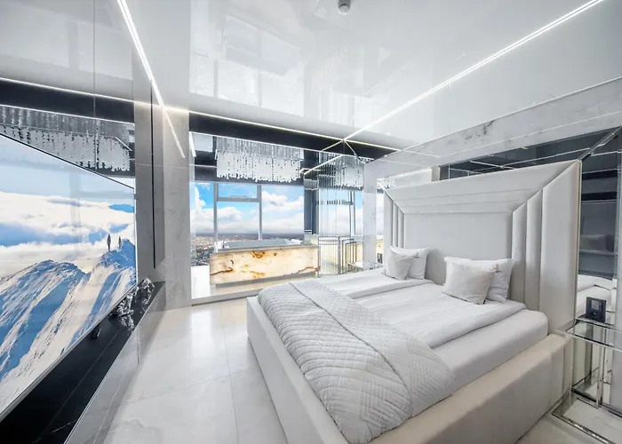 Sky Tower Z Jakuzzi Przy Oknie By Bqqk Апартаменты