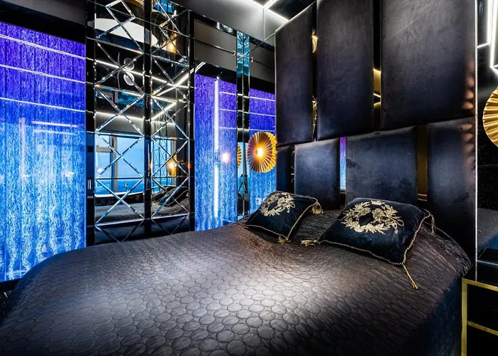 Sky Tower Z Jakuzzi Przy Oknie By Bqqk