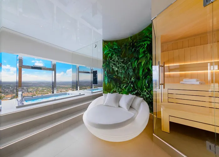 Sky Tower Z Jakuzzi Przy Oknie By Bqqk * Breslavia