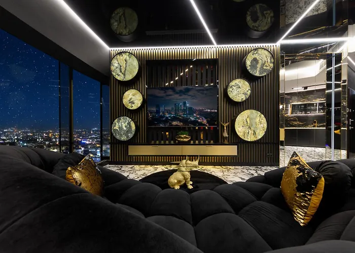 Sky Tower Z Jakuzzi Przy Oknie By Bqqk *